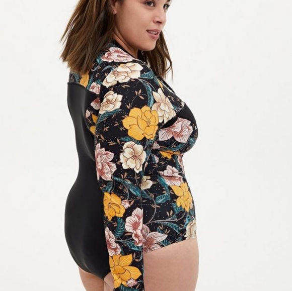 Torrid Active Wireless Long Sleeve Rashguard One Piece Swimsuit - Picture 4 of 5